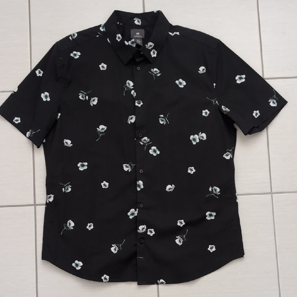 3/$25 H&M Floral Button Down SS Shirt